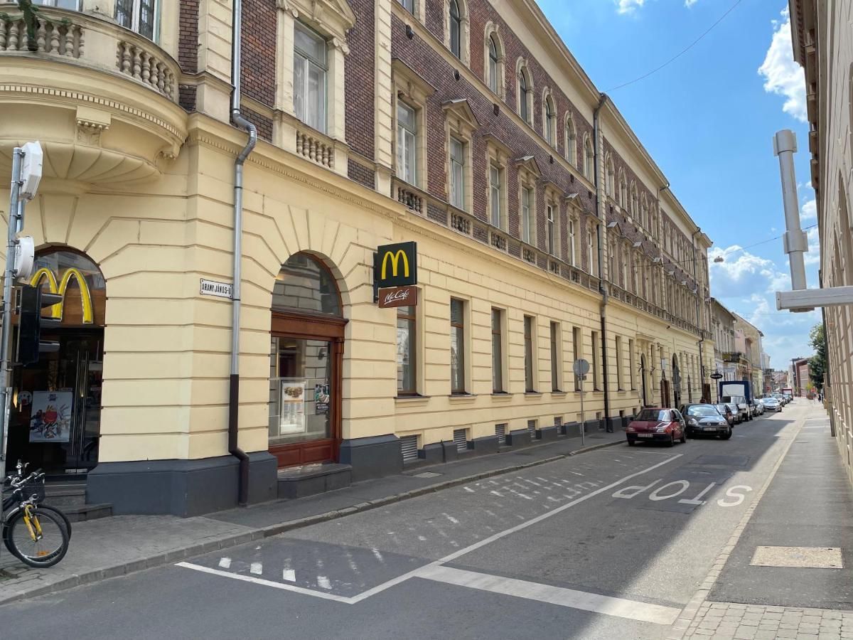 Hostel Rooms Debrecen Exterior photo